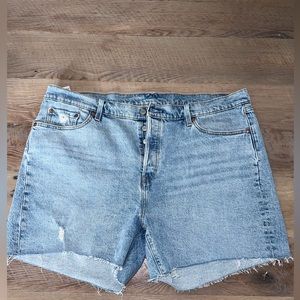 NWOT. Levi’s 501 high rise button fly shorts. Size 20.